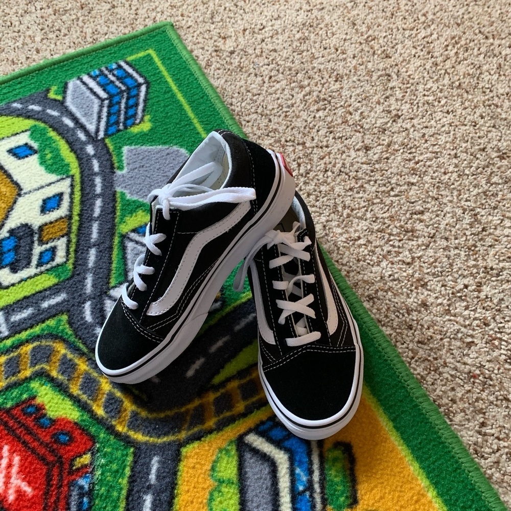 Boys Vans Sz.1 NWOT